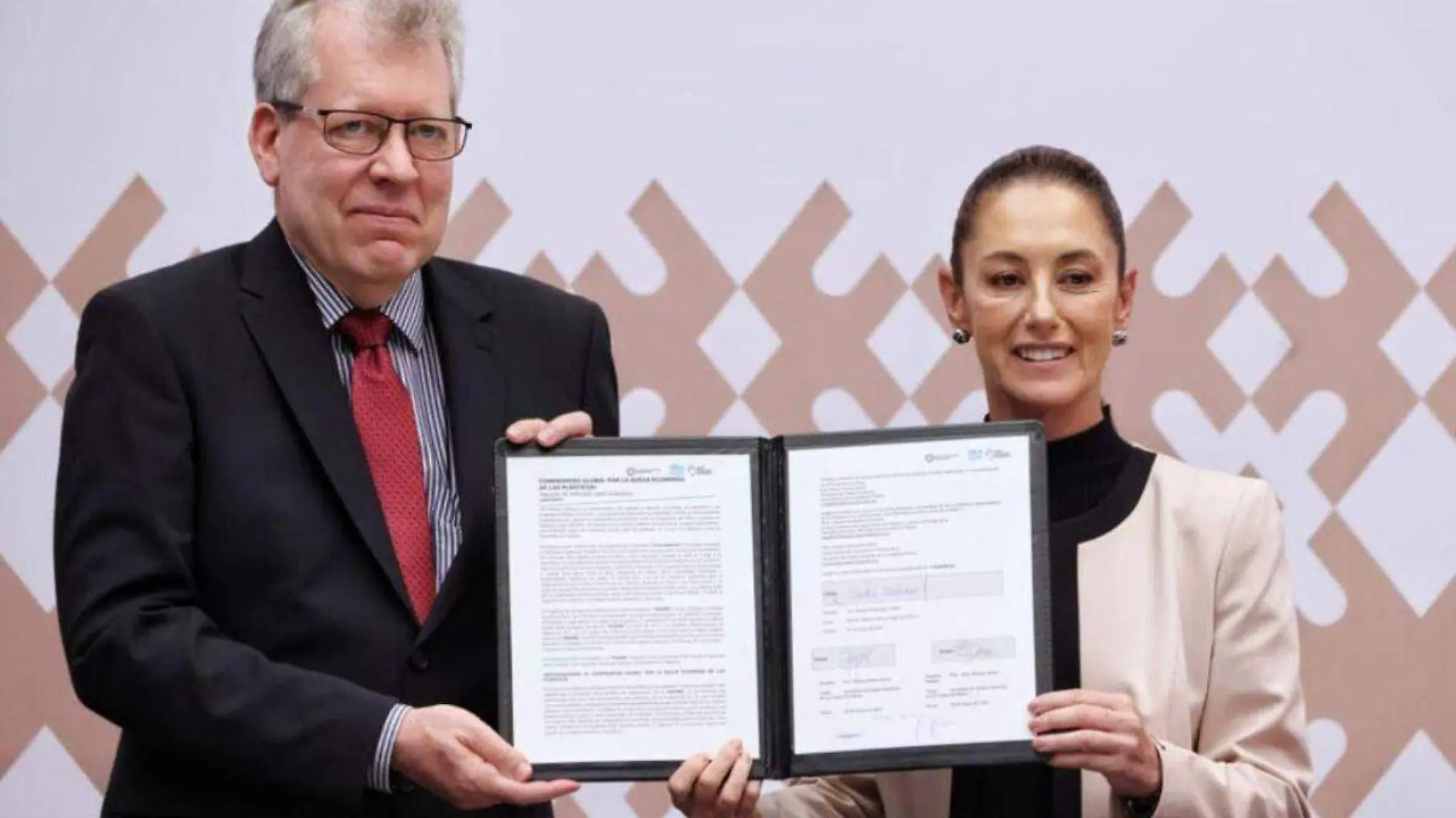 Claudia Sheinbaum en la firma de convenio con PNUMA